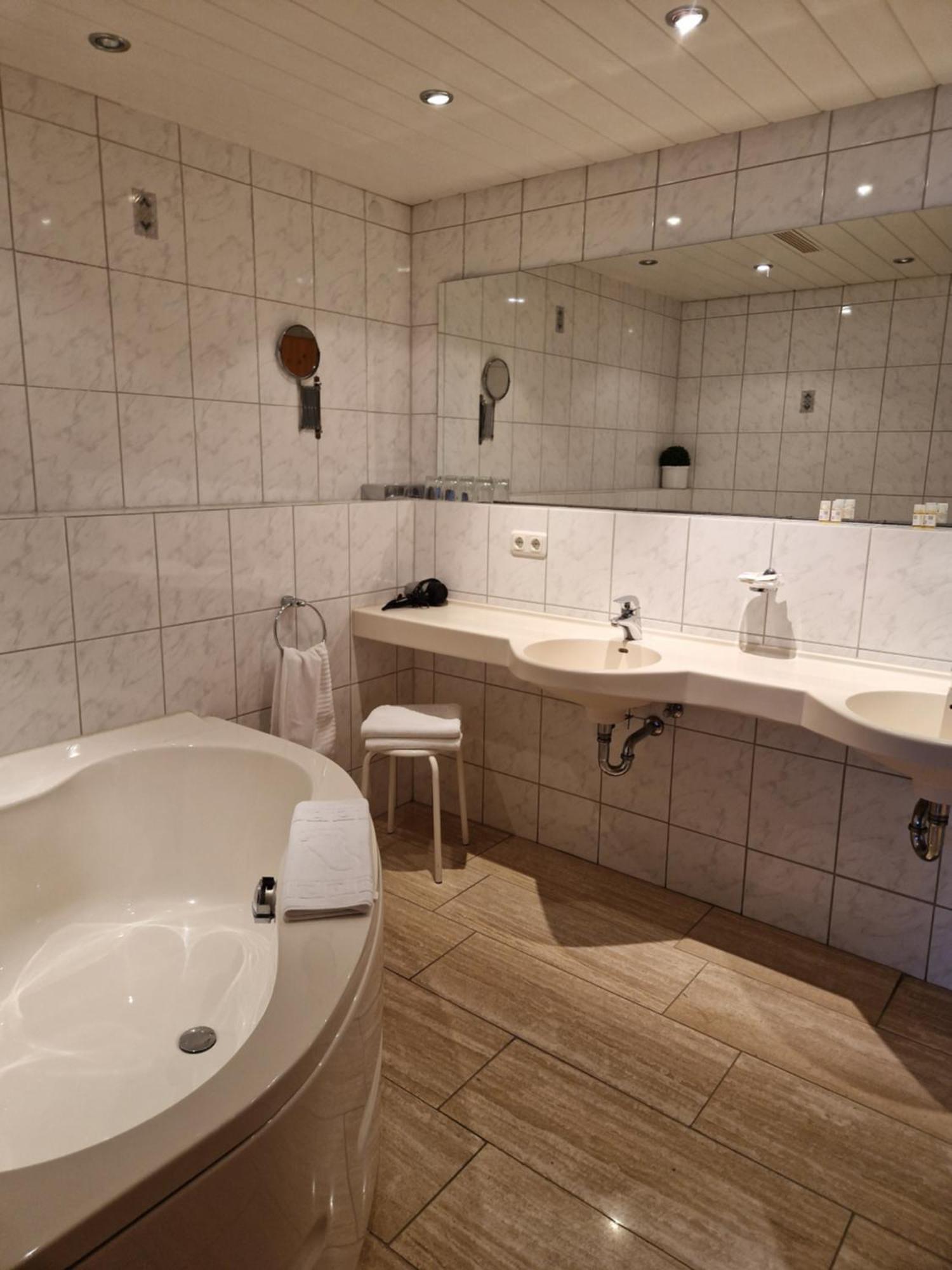 Waldhorn Hotel 3*